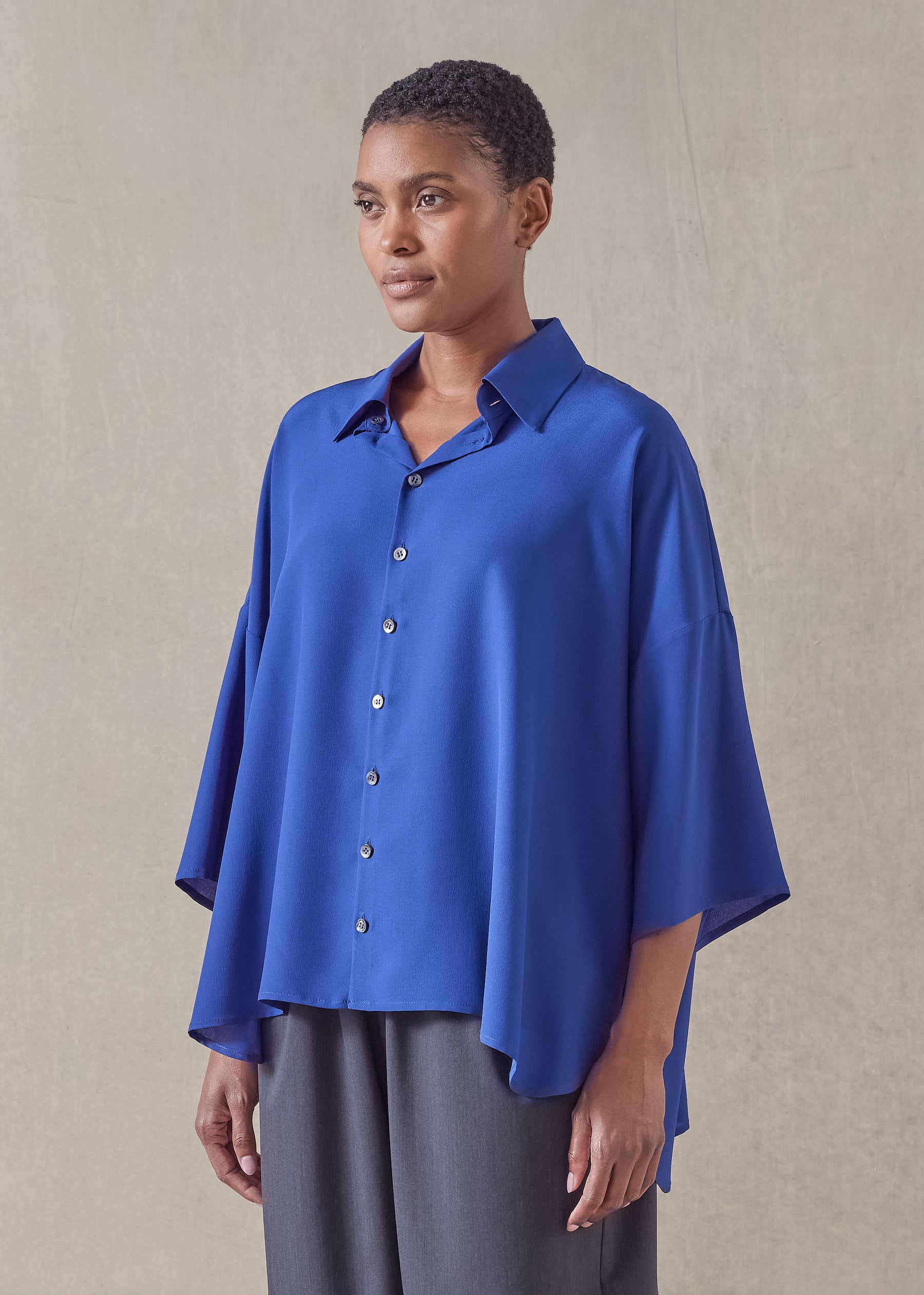 silk sloped shoulder wide a-line short sleeve shirt with collar - mid