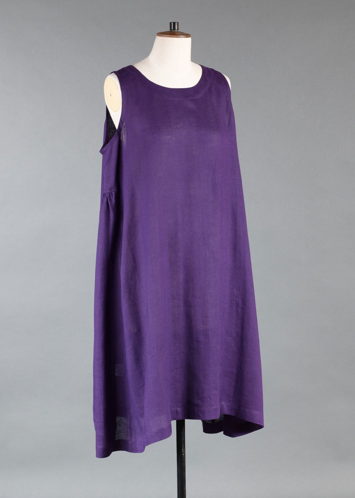 linen 3/4 length side pleated sleeveless dress