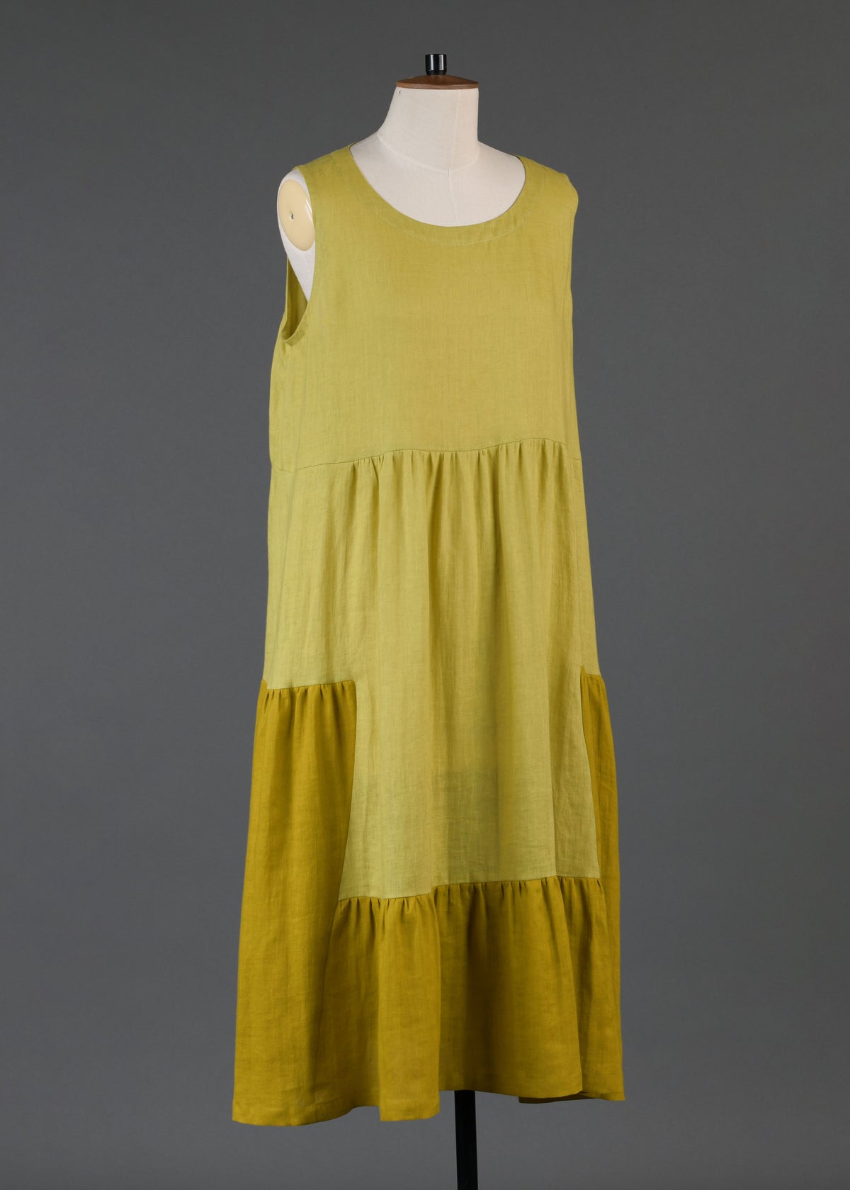 linen two tone tiered pleated sleeveless dress in dijon mix