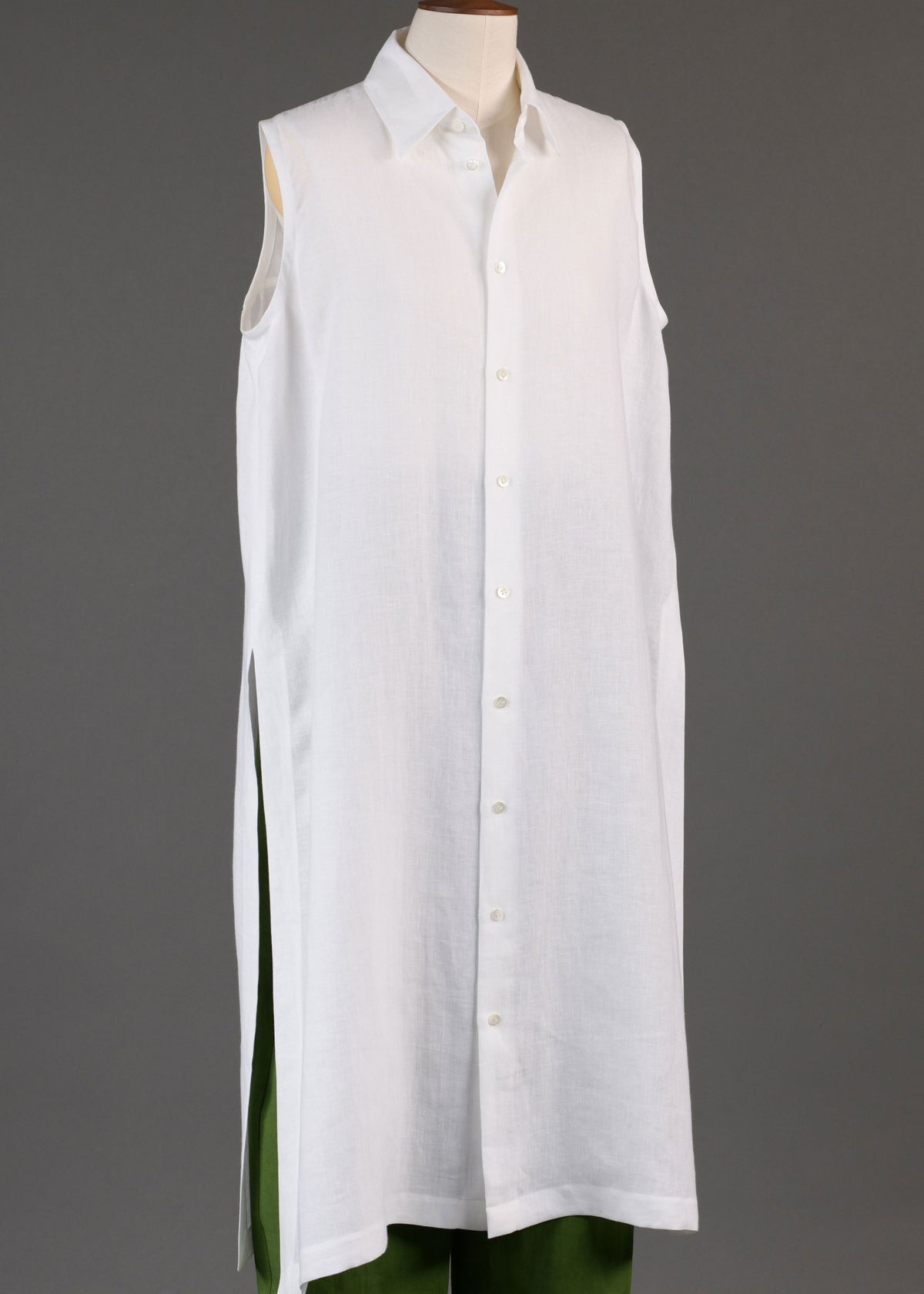 linen slim a-line sleeveless shirt dress with collar and side slit detail in white