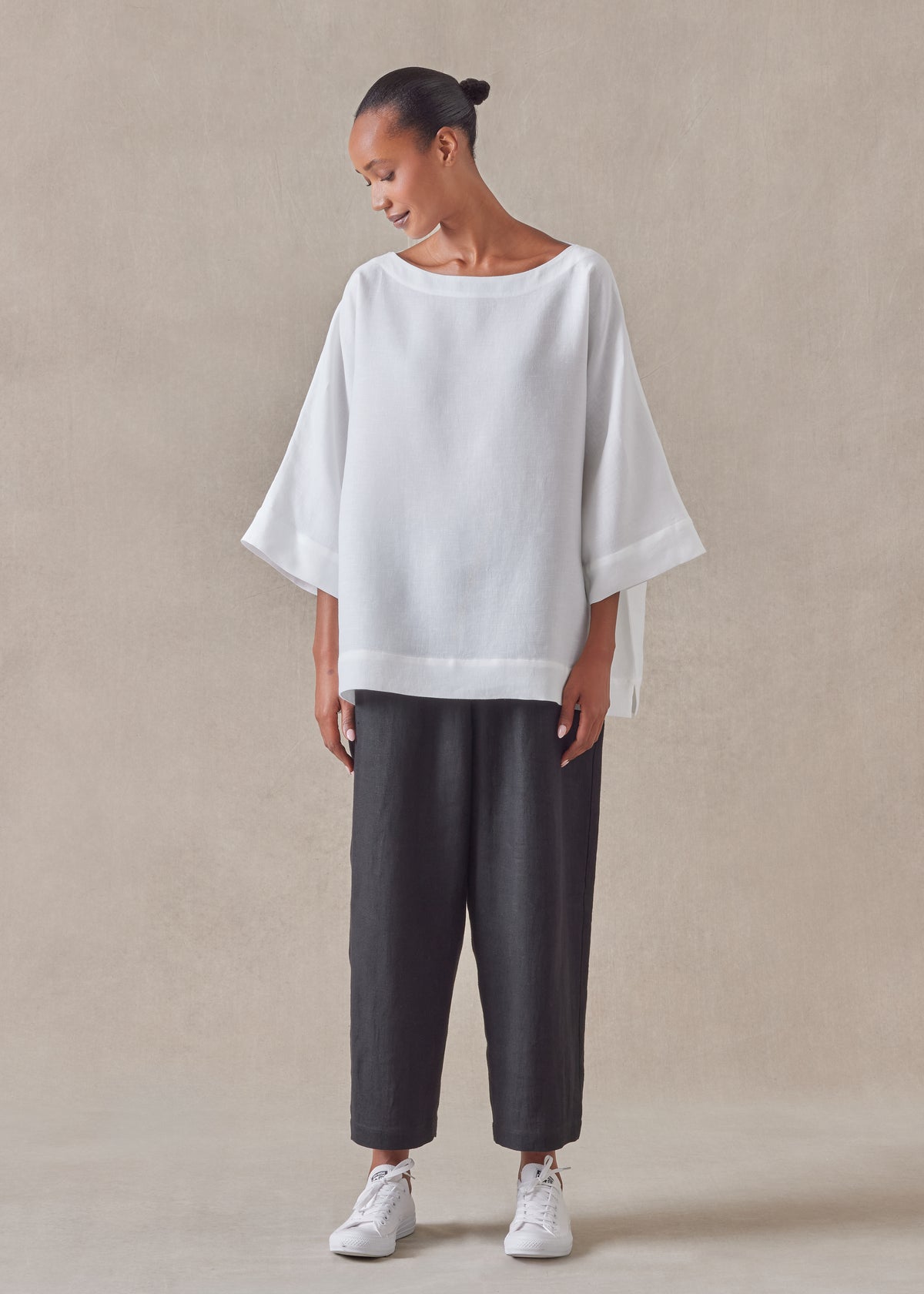 linen scoop neck 3/4 sleeve top with hembands - mid plus