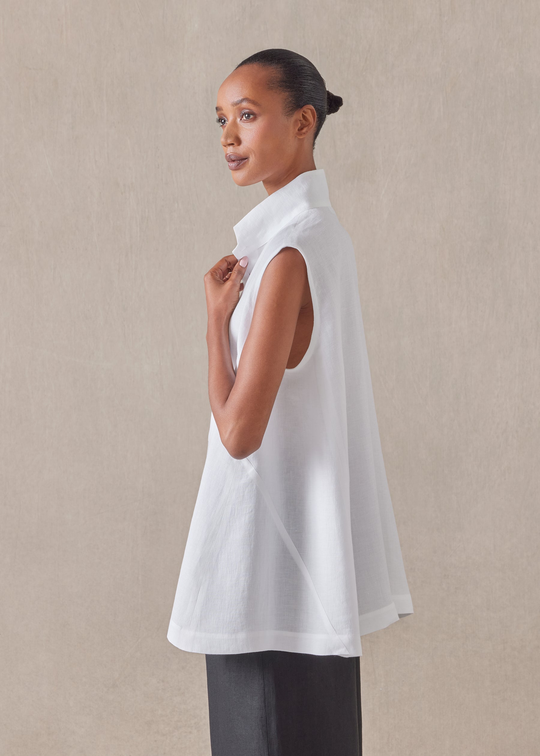 linen sleeveless caucasus shirt with notch collar - long